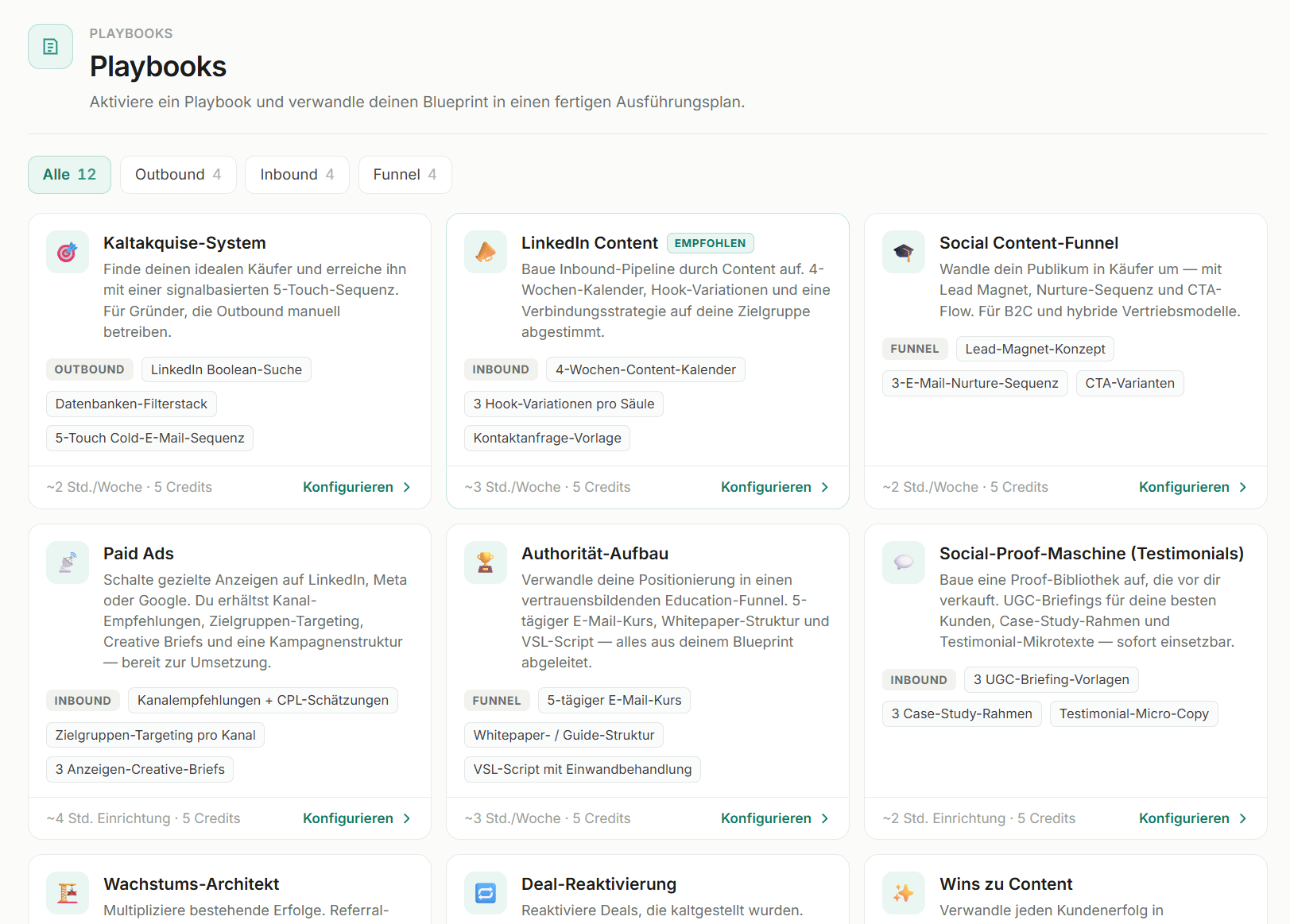 Die Playbook-Bibliothek in Mint: zwölf Playbooks, filterbar nach Outbound, Inbound und Funnel, jeweils mit Outputs, Zeitaufwand und Credit-Kosten.